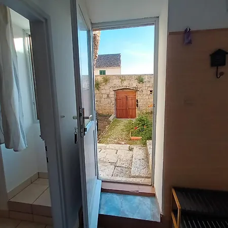 Burte, Apartment *