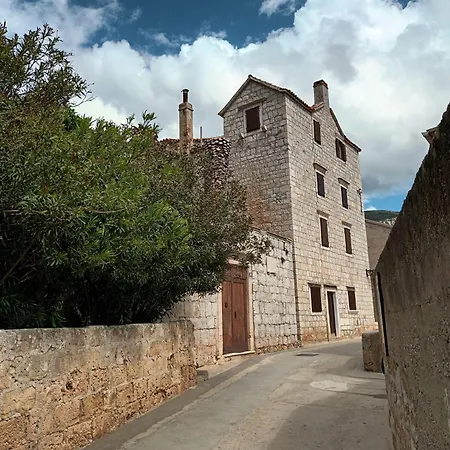 Burte, Apartment *