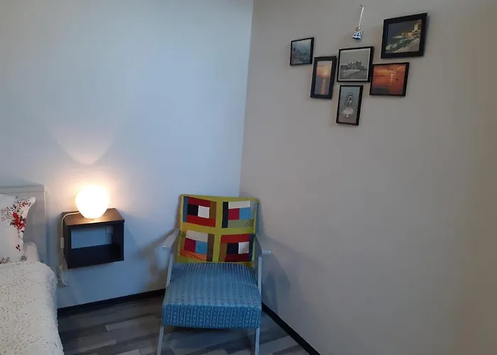 Burte, Apartament Komiža